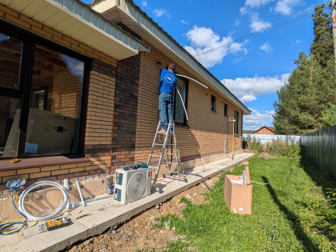 Климатическая система для коттеджа в посёлке Победа — установка Royal Thermo Perfecto 18 и бризеров Ballu One Air от компании