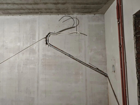 Предварительная подготовка под кондиционер и рекуператоры в новой квартире Ксении и её мужа — работа бригады «двух Евгениев» от Буран