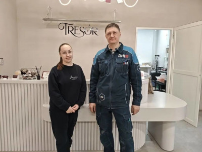 Обогрев швейного цеха Tresor в Томске — монтаж инфракрасных обогревателей BALLU бригадой Евгений и Евгений